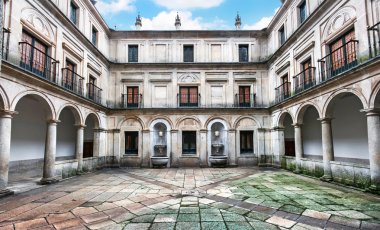 san lorenzo de el escorial yakınında madrid, İspanya Kraliyet Manastırı, fountainheads (patio de los mascarones) ünlü avlusu