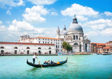 Gondol, Santa Maria della Salute Bazilikası ile Kanal Grande 'de, Venedik, İtalya