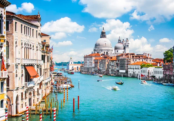 Canal Grande con Basilica di Santa Maria della Salute a Venezia — Foto Stock