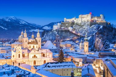 salzburg şehri tarihi ile festung hohensalzburg kış, salzburger arazi, Avusturya