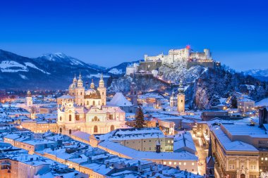 salzburg şehri tarihi ile festung hohensalzburg kış, salzburger arazi, Avusturya