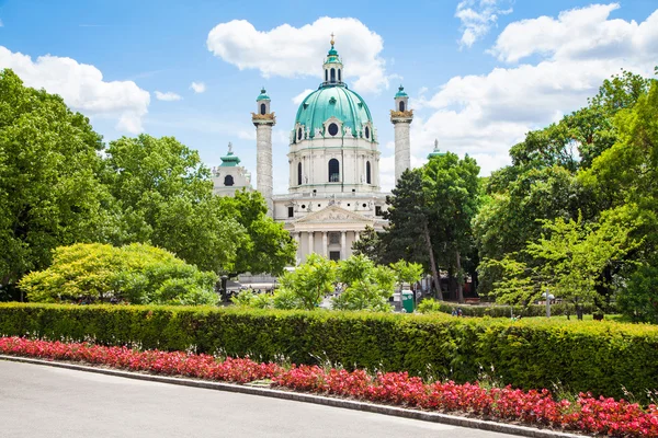 비엔나, 오스트리아에 있는 바이에른에 유명한 세인트 찰스 교회 (소시지 karlskirche) — 스톡 사진