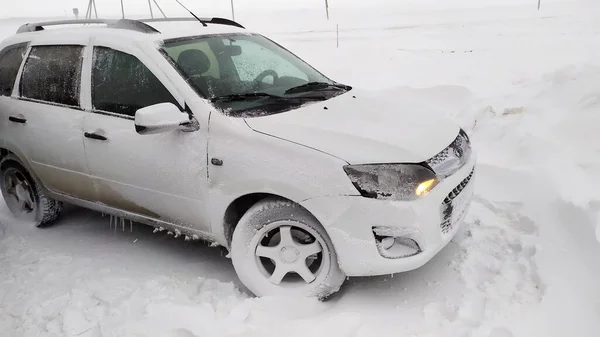 Uralsk Kasakhstan Qazaqstan 2020 Bil Efter Snestorm Bil Sidder Fast - Stock-foto