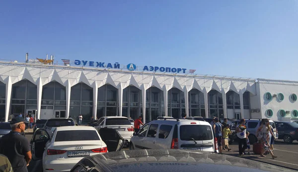 Ouralsk Kazakhstan Qazaqstan 2017 Ancien Bâtiment Aéroport Ville Ouralsk Parking Photos De Stock Libres De Droits