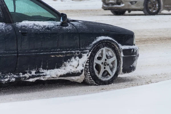 Arcos Helados Del Coche Crecimientos Hielo Coche Nieve Pegada Los — Foto de Stock