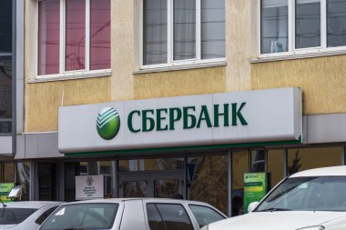Uralsk, Kazakistan (Kazakistan), 14.04.2022 - Rusya 'nın Kazakistan' daki Sberbank kolunun imzalı logosu