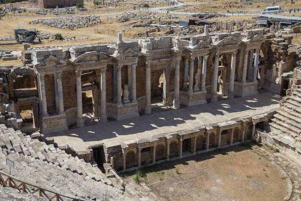 土耳其 Denizli 2021年8月29日 罗马古代圆形剧场 斗兽场的废墟 大理石做的雕像和柱子 在土耳其的旅行 — 图库照片