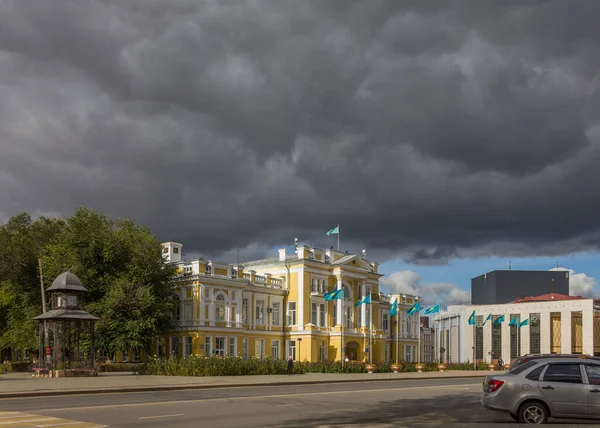 Uralsk Kazakhstan Qazaqstan 2016 Nuages Noirs Dessus Ville Uralsk Des Image En Vente