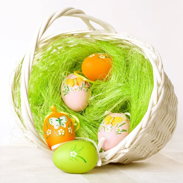 Sepetteki Paskalya yumurtaları — Stok fotoğraf