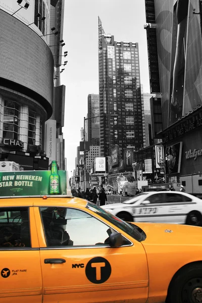 New york taxi samochody czarno-białe — Zdjęcie stockowe