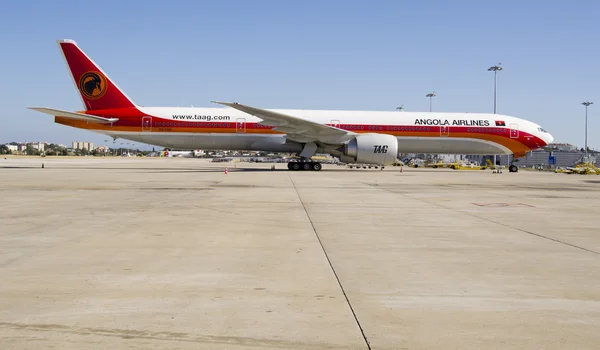 Líneas aéreas de Angola, boeing 777-300 er — Foto de Stock