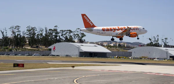 Aterragem EasyJet Airbus 320 — Fotografia de Stock