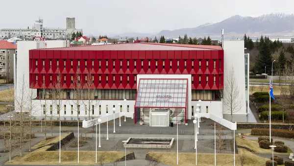 冰岛的国家和大学图书馆 — 图库照片
