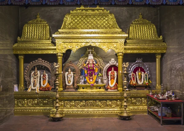 Religião Hindu Relíquias com Elefantes flores e deuses — Fotografia de Stock