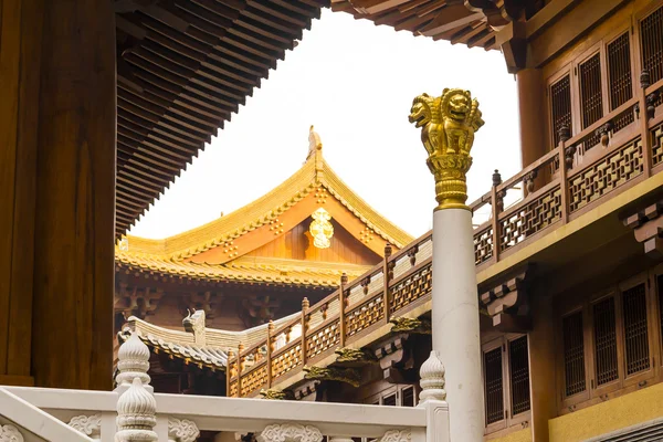 Jing An Temple golden Lions — Stock Photo, Image