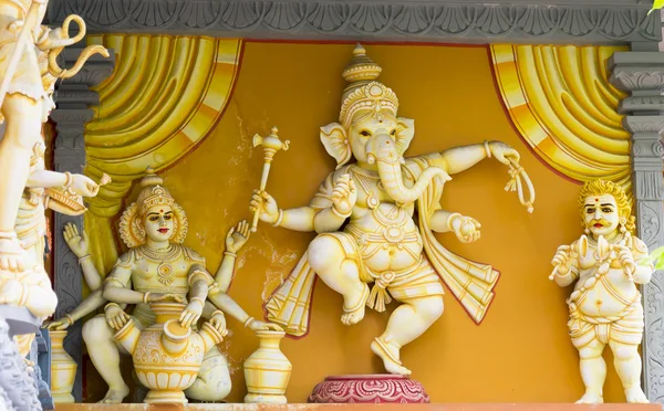 Standbeeld van de olifant in de Hindoeïstische tempel — Stockfoto