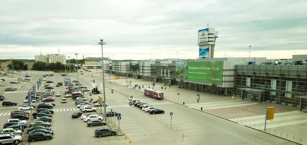 Здание терминала аэропорта Екатеринбурга — стоковое фото