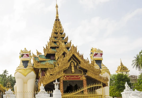 Shwedagon 塔外观 — 图库照片