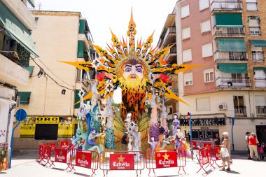sokak Festivali kukla şenlik ateşi heykel ile güneş