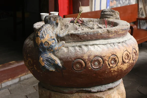 Incensorio de piedra tallada, Ganlu Ting-Pavilion del templo taoísta de Rose . —  Fotos de Stock