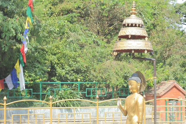 Bronze Buddha statue, prayer flags, Swayambhunath. — Stock Photo, Image