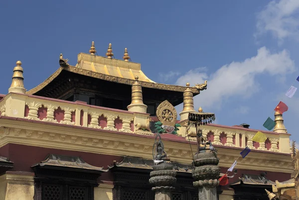 Buddhistischer Tempel mit vergoldetem Dach, swayambhunath. — Stockfoto
