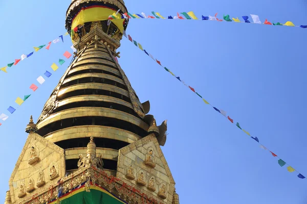 Drapeaux de prière sur le Stupa Swayambhunath . — Photo