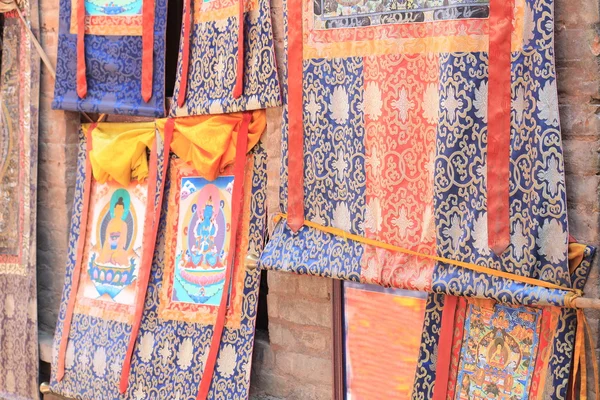 Tienda de thangkas tibetanos en Swayambhunath Stupa . — Foto de Stock