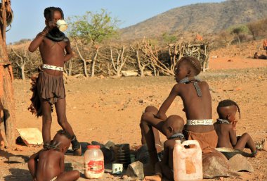 Himba kızlar epupa, kunene, kaokoland, Namibya.