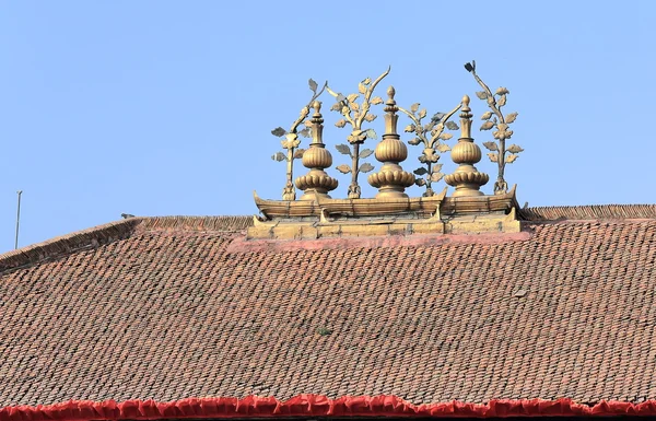 Roof decoration on the Shiva-Parvati temple-Kathmandu-Nepal. — Stock Photo, Image