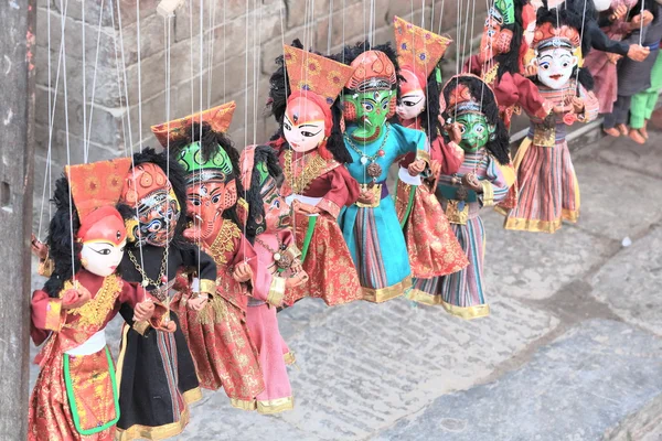 Marionetas en la cuerda. Katmandú . — Foto de Stock