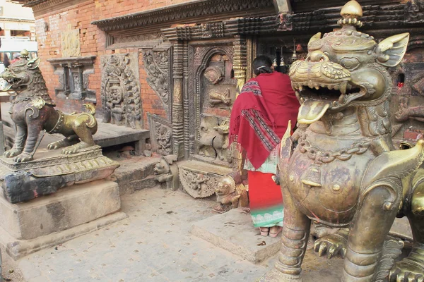 Brass lions guard Bhairab-Shiva.s image. Bhairabnath temple-Bhaktapur-Nepal. 0223 — Stock Photo, Image