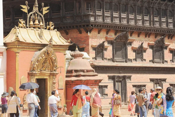 Золотые ворота - Лу Двака или Сунь Дхока. Бхактапур-Непал. 35 лет — стоковое фото