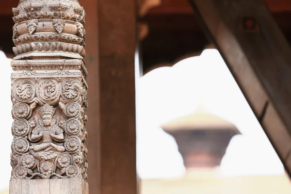 Dega rzeźbione drewniane kolumny chayslin mandap-bhaktapur-nepal. 0263 — Zdjęcie stockowe