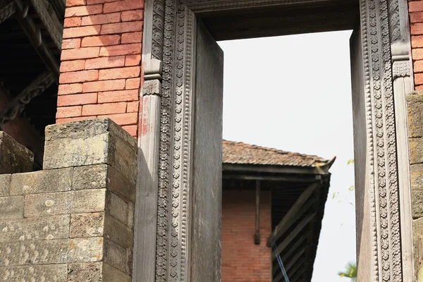 Porta na parede-Gorkha Durbar. Nepal. 0415 — Fotografia de Stock