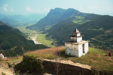 SETI-Flusstal und kleiner Schrein in Dhampus Dorf-Nepal. 0479