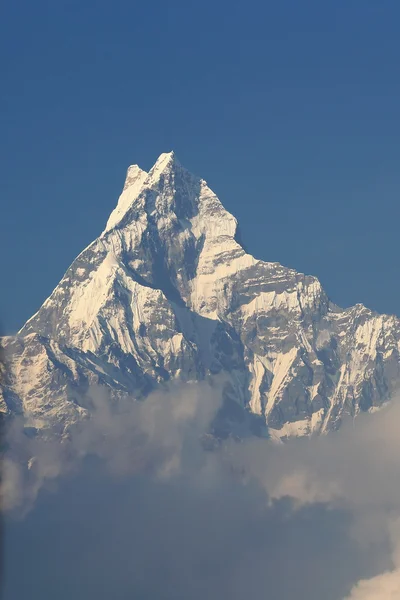 Mt.machapuchare в Гімалаях Непал. 0494 — стокове фото