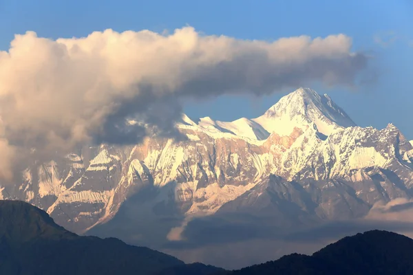 O Annapurna II ao pôr-do-sol. Dhampus-Nepal. 0522 — Fotografia de Stock