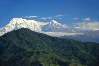 Annapurna Güney (l) ve hiun yakın (r) monte edilir. dhampus-nepal. 0540