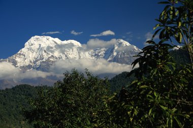 Annapurna Güney (l) ve hiun yakın (r) monte edilir. dhampus-nepal. 0545