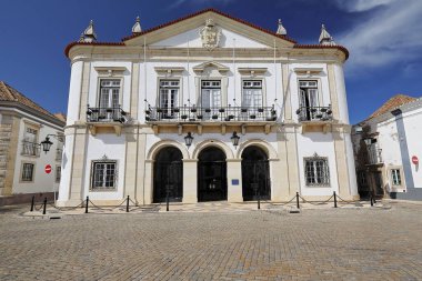 Belediye Binası cephesi Neoklasik olarak 1945-Largo da Se Meydanı 'nda yeniden inşa edildi. Faro-Portekiz-142