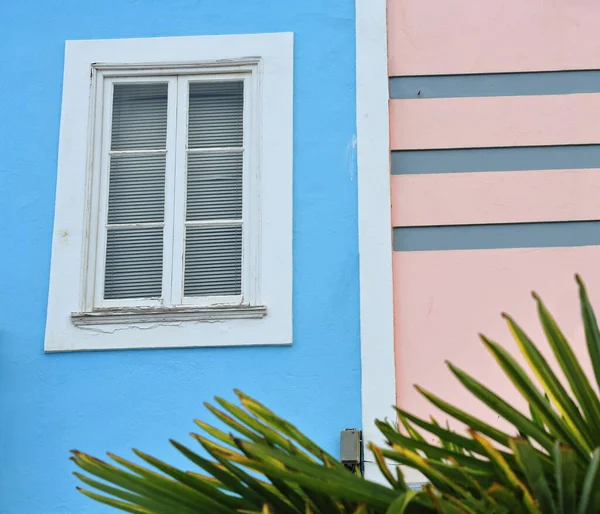 Сочетание Цветов Синий Розовый Белый Серый Фасаде Таунхауса Rua Porta — стоковое фото
