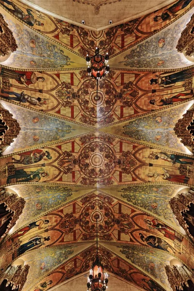 Plafond Décoré Dans Style Hispano Gothique Avec Des Figures Médiévales — Photo