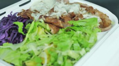 Tabaktaki kebap döner döner döner döner.