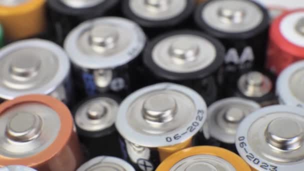 Various Close up background of various alkaline batteries. top view — Stock Video