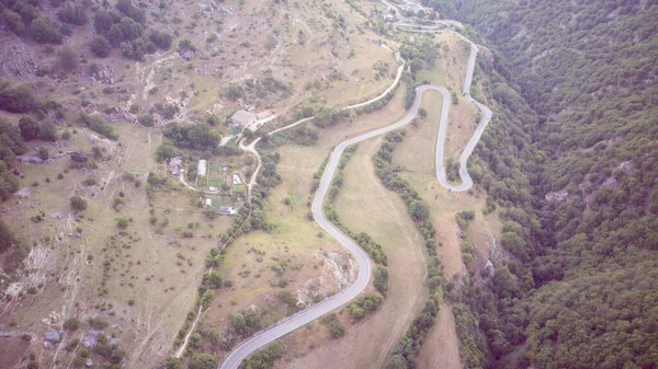 Pohled na jezero San Domenico v obci Villalago v provincii LAquila. Abruzzo - Itálie — Stock fotografie