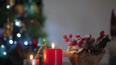 Mum ateşini Noel ağacının yanına koy
