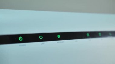 İnternet yönlendiricisi yakın planda açıldı