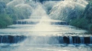 Su sıçratıyorum. Roma, İtalya 'daki EUR Parkı' ndaki Çeşmeler