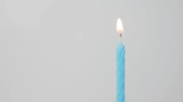 Festive blue candle on a white background. copy space — Vídeo de Stock